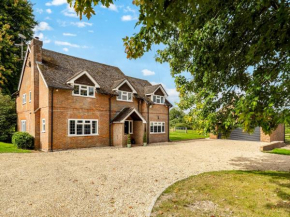 Chilterns Countryside Hideaway with Hot Tub Pass the Keys